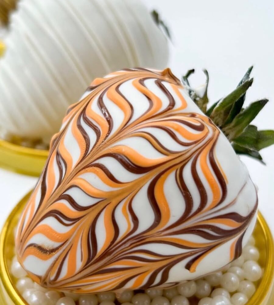 Strawberry Sphere (25 Pieces) 7 Strawberry Sphere (25 Pieces)